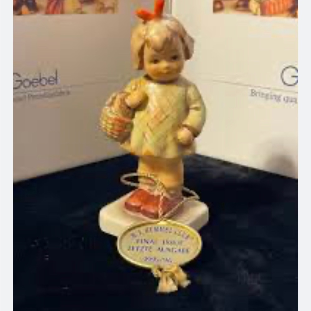 Final Issue Hummel girl